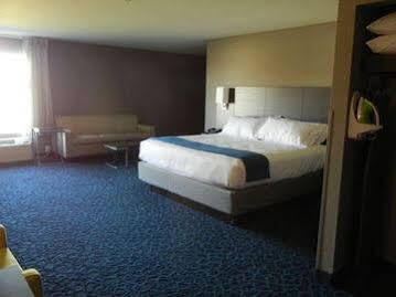 Express By Ihg Hotel 2*